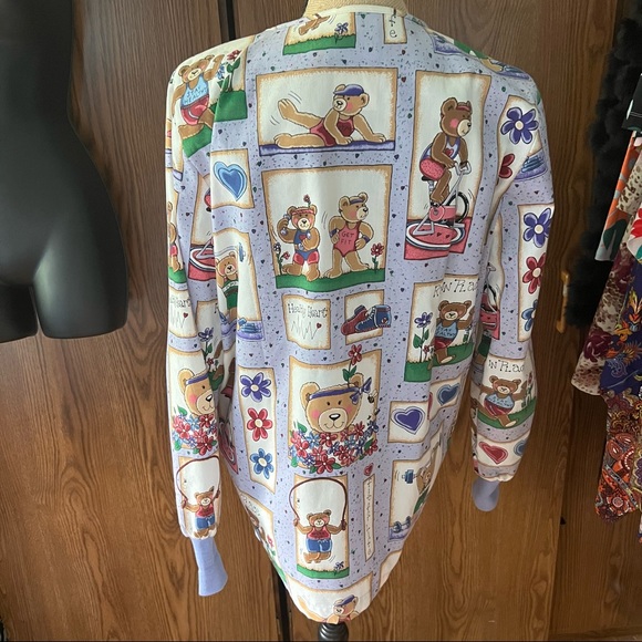 Vintage Novelty Exercise Bear Snap Close Scrub Top size Small - Picture 6 of 10